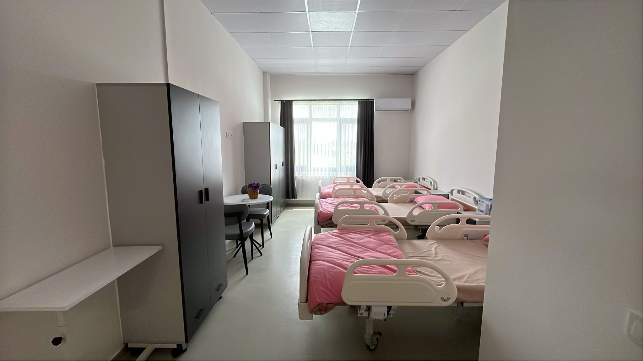 İzmir Menderes yaşlı bakım hizmetleri için hazırlanan oda ve yaşam alanı